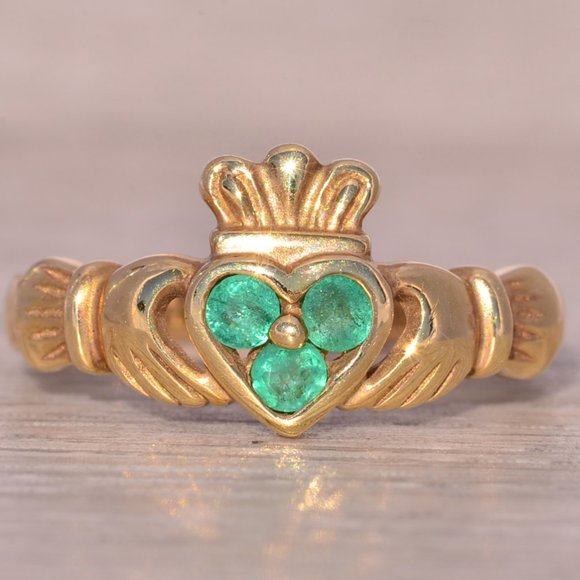 Designer Signed Irish Made Natural Emerald Claddagh Ring in Yellow Gold